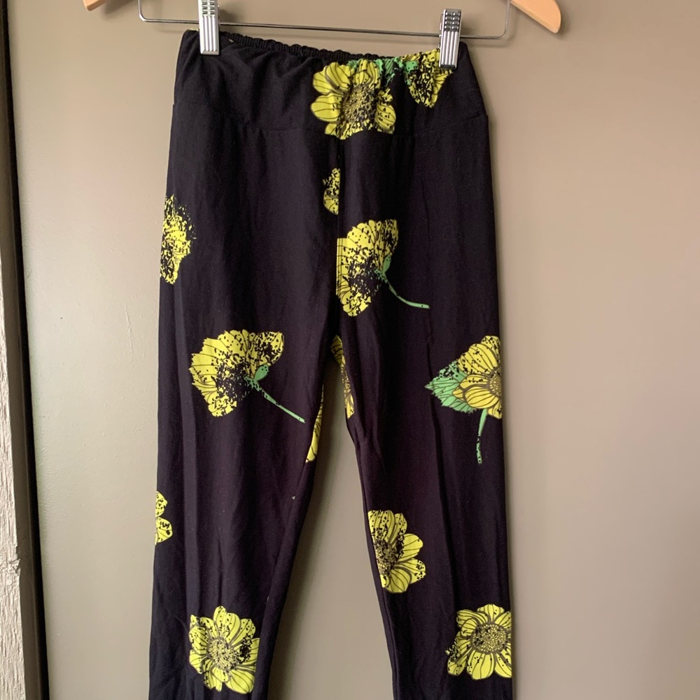 Lularoe flower print leggings